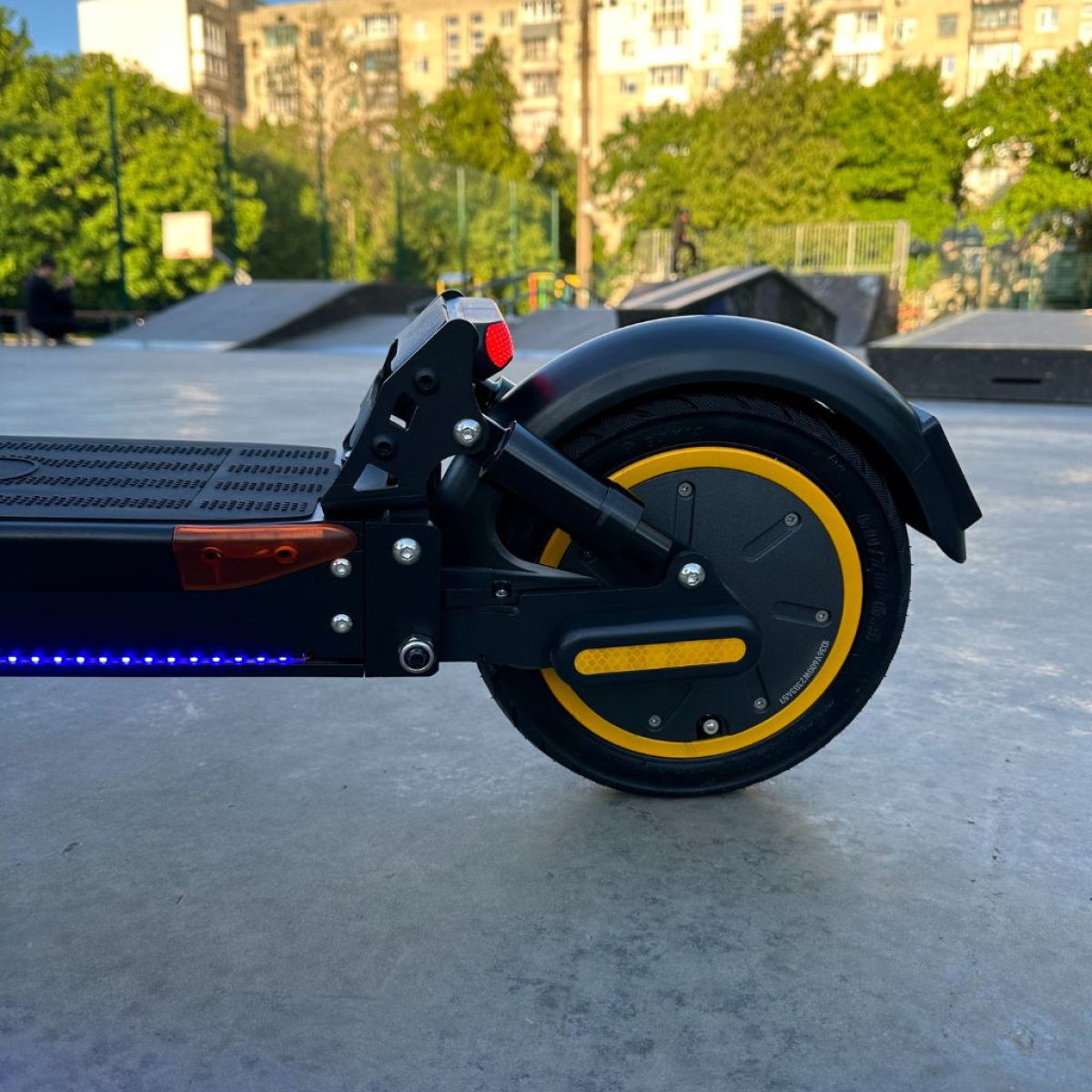 Электросамокат GIANT T6 Turbo 600W 18Ah 2024 чёрный, с передним и задним амортизатором и усиленным аккумулятором, Фото - 3