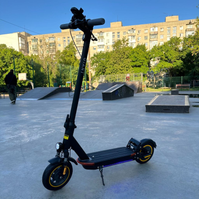 Електросамокат GIANT T6 Turbo 600W 18Ah 2024 чорний, з переднім та заднім амортизатором та посиленим акумулятором